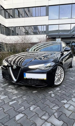 Alfa Romeo Giulia cena 79900 przebieg: 135000, rok produkcji 2016 z Poznań małe 172